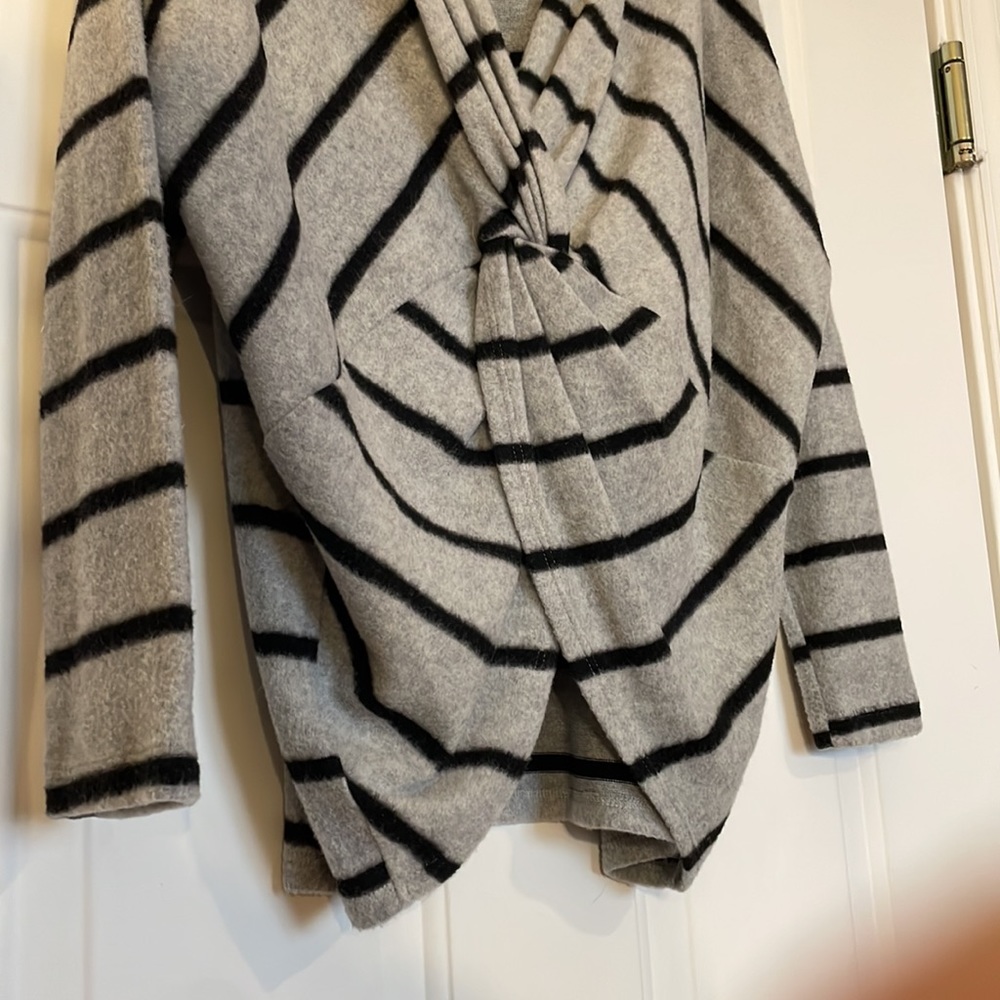 Striped Open Back Sweater - Picture 5 of 5